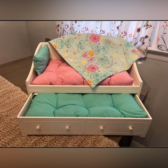 American Girl Toys American Girl Retired Trundle Bed With Mattress Pads And Pillow And